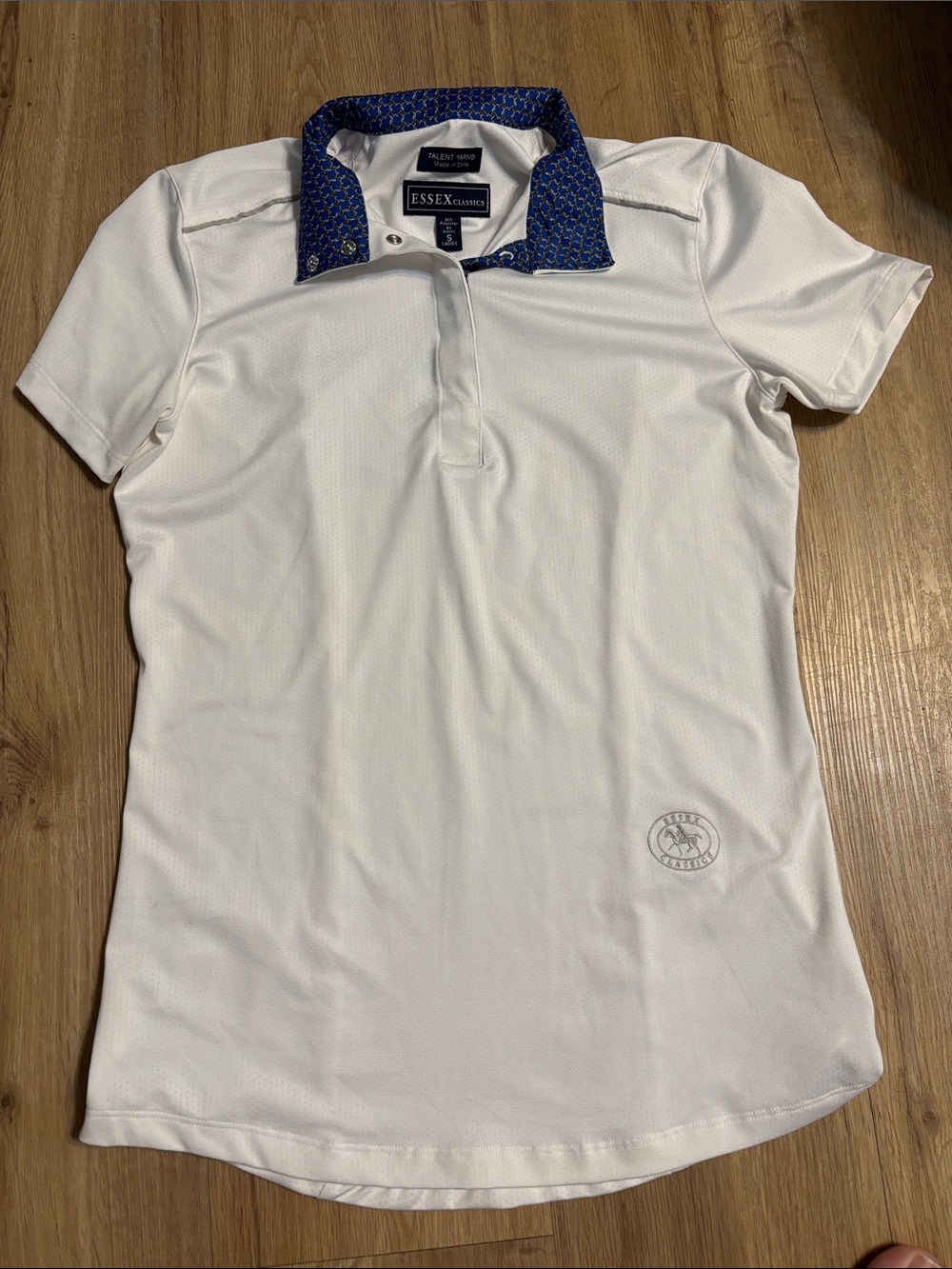 ESSEX Classics White Polo Top with Contrast Blue Collar
